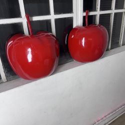 GIANT RED APPLES 
