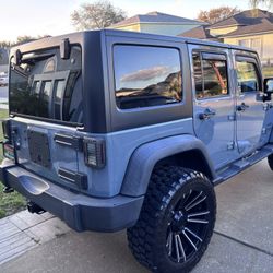 Wrangler Unlimited Sport 2015   $19,900