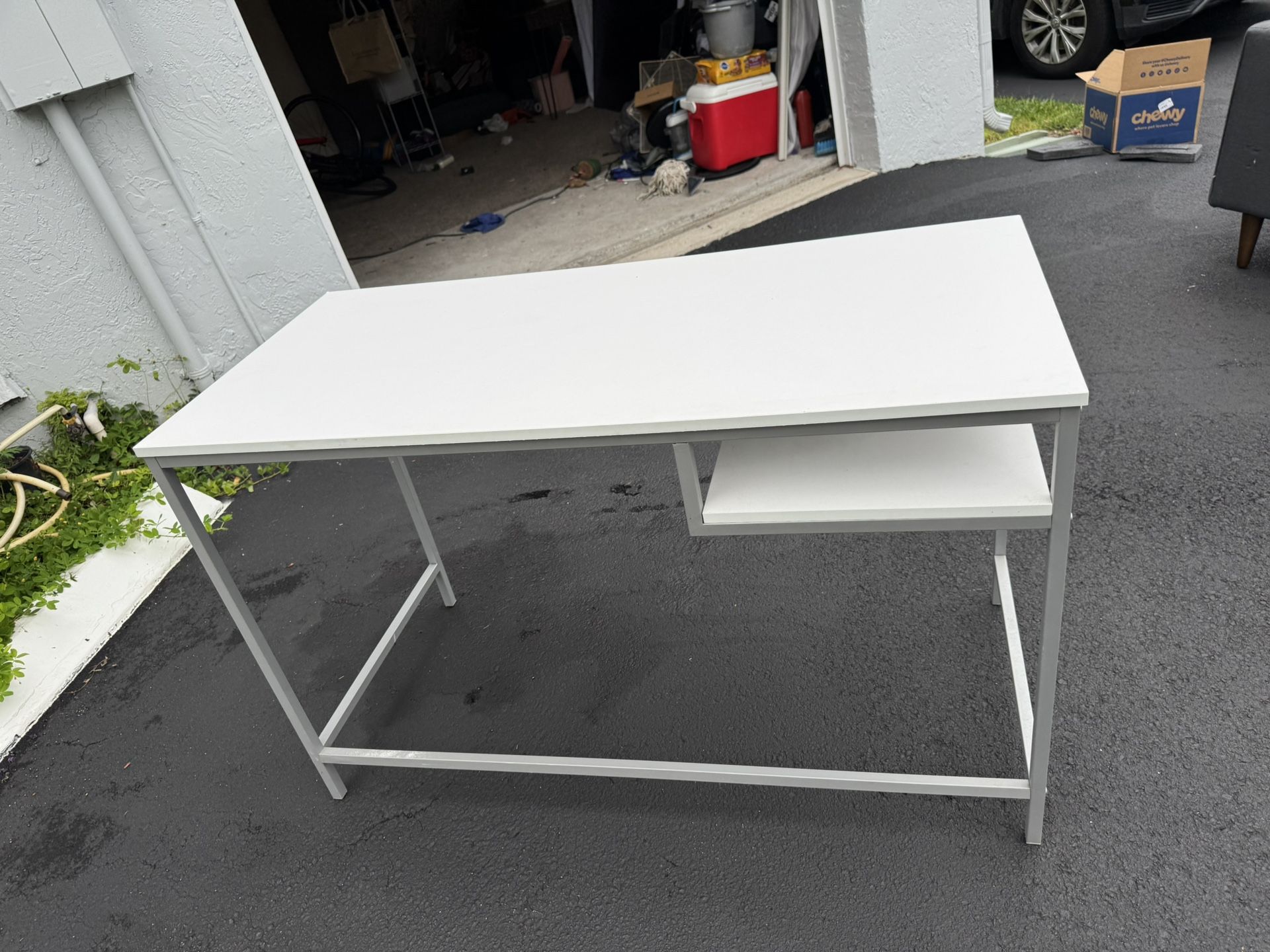Child desk