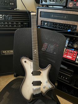 Strandberg Salen APS Monochrom