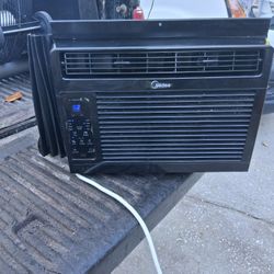 Window Air Conditioner 5000 Btu Cools 150sq-ft Midea,  Ice Cold Works Great 