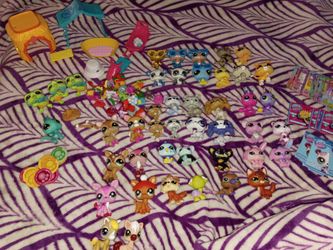 Littlest Pet Shop LPS Figure Lot with Accessories