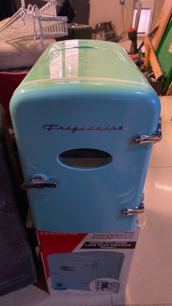 Frigidaire mini beverage refrigerator