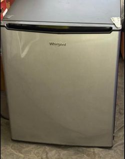 Mini whirlpool fridge with freezer