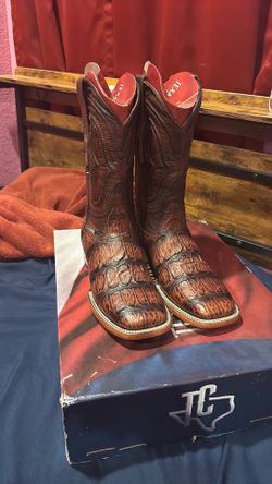 Boots size 8