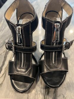 Ladies Michael Kors black sandal size 5.5
