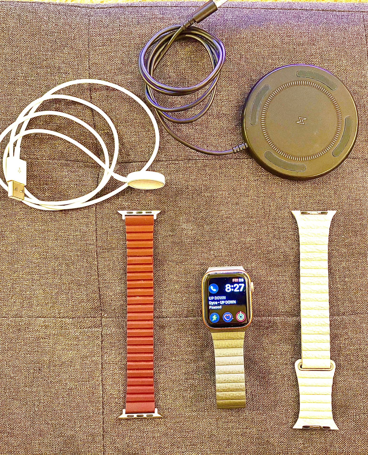 Apple Watch SE Rose Gold 44mm w/LOTS OF FREE EXTRAS