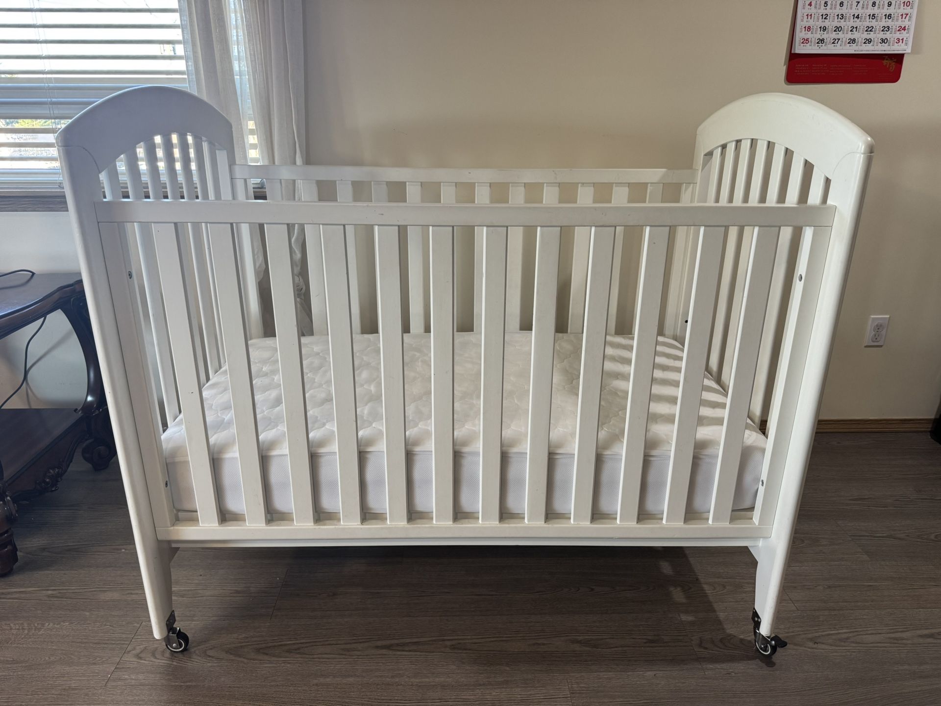 White Baby Crib With Mattress