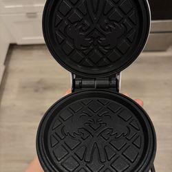 In-N-Out Waffle Iron W/Tongs
