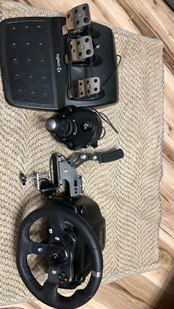 Logitech G920, with handbrake and shifter