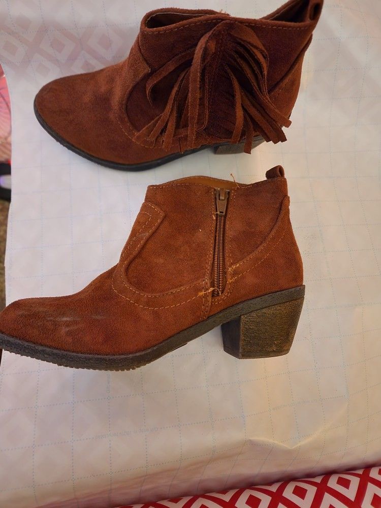 Like New Girls Boots