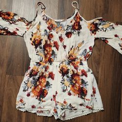 NWOT Blu Pepper Womens Sz L Floral Romper with Tons of Features, Never Worn, In Perfect Condition 