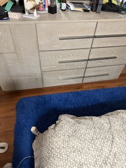 Dresser set