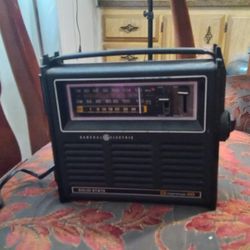 General Electric Solid State CB Monitor 40 Am Fm Radio Player