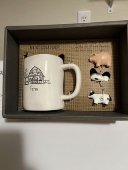 NIB Rae Dunn Farm Mug With Mug Charms