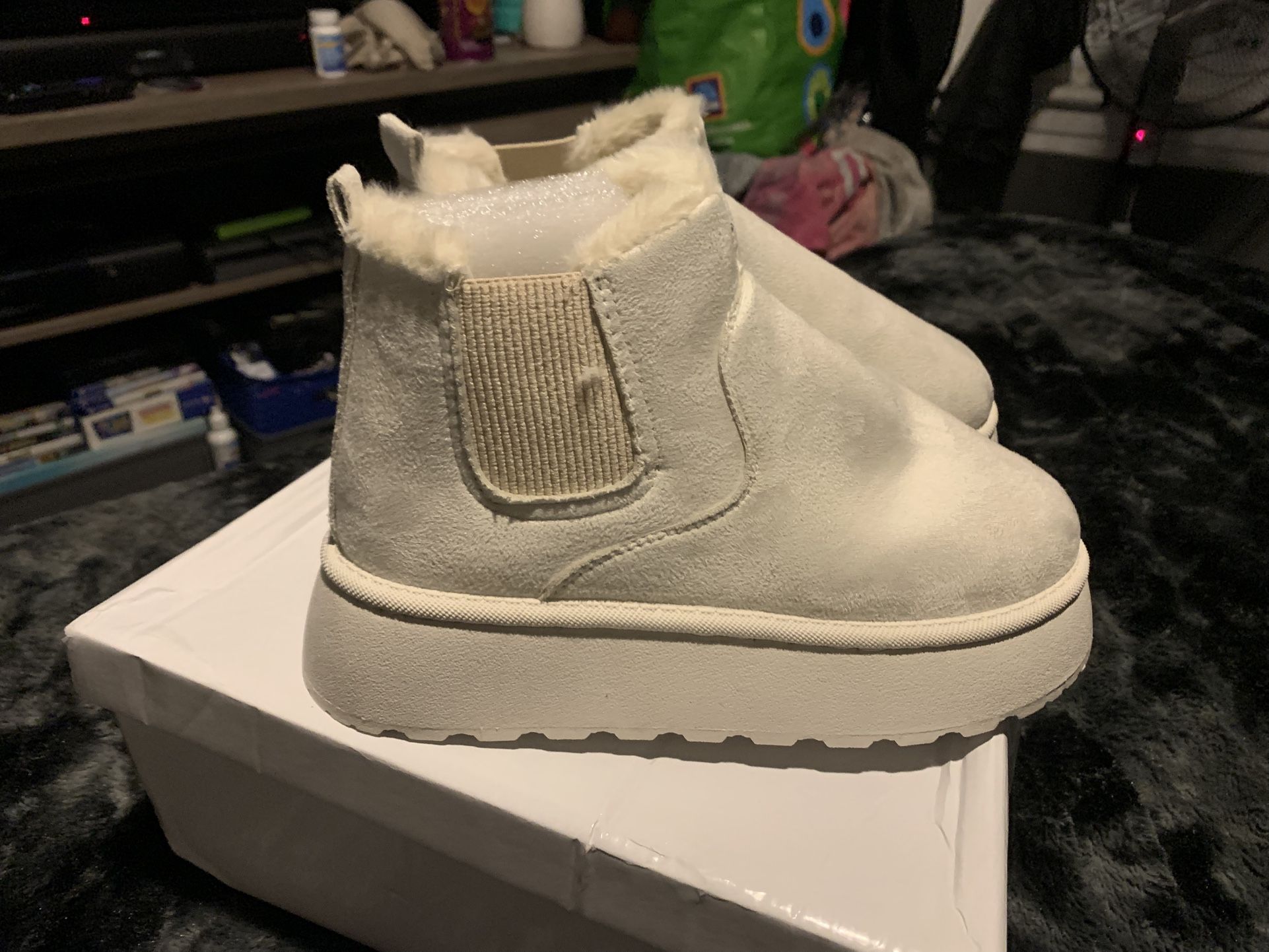 New Platform White Woman’s boots Size 7