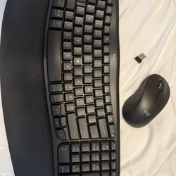 Logitech Wave Keys MK670 Combo
