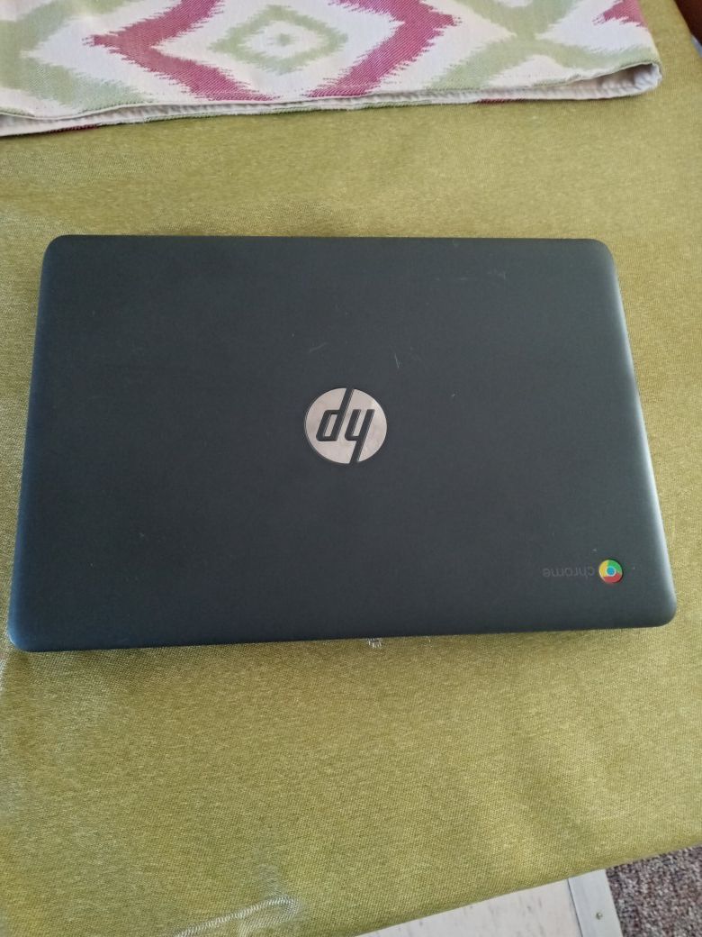 Like new hp chromebook 11 g5 with charger