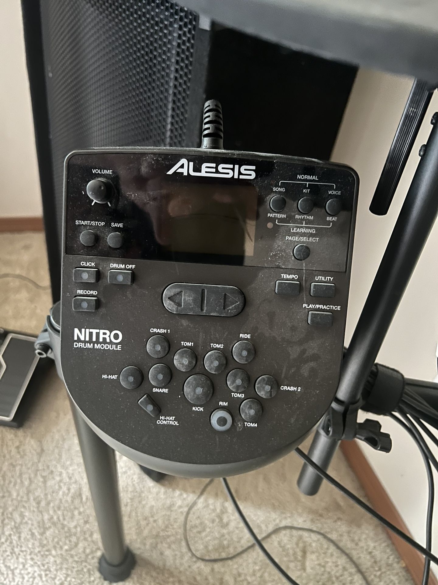 Alesis Nitro Electric Drum Set Plus DW5000 Double Bass Pedals