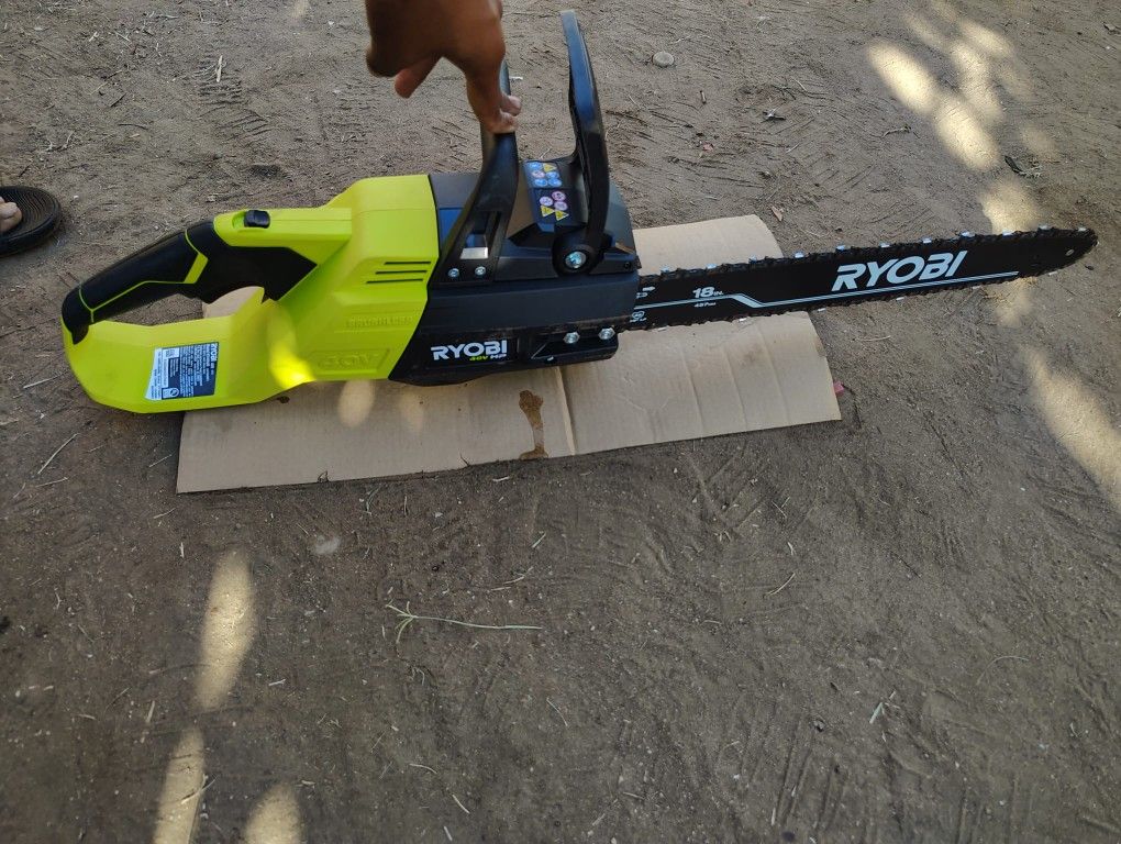 Ryobi Motosierra eléctrica inalámbrica HP de 40 V sin escobillas de iones de litio de 18 pulgadas + estuche (solo herramienta) Batería y cargador no i