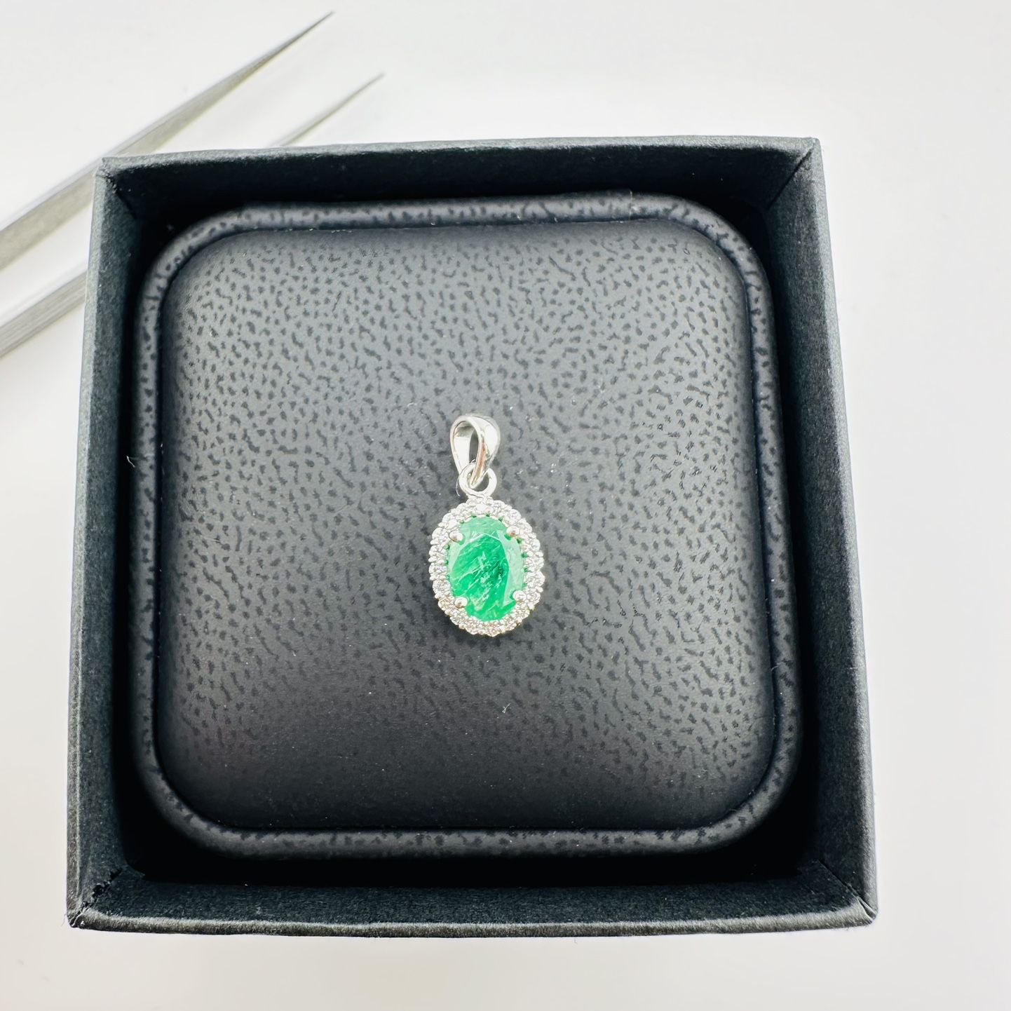 14k White Gold Oval Emerald And Diamond Pendant 