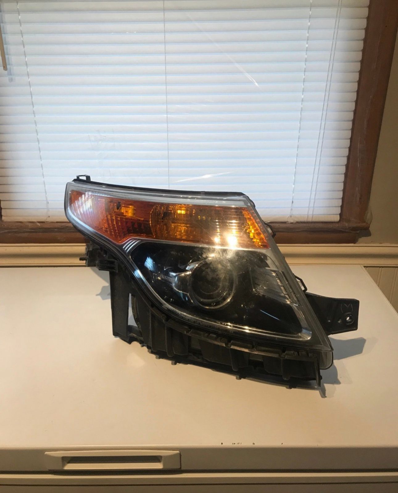 Ford Explorer Passenger Halogen Headlight 