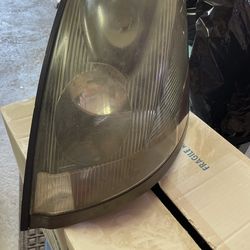 2013 Volvo Headlight 
