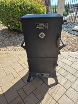 Smoke Hollow Propane Smoker in Excellent Condition!
