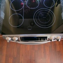 Samsung 5.8 cu ft Electric Range w/Dual Door in Black Stainless Steel