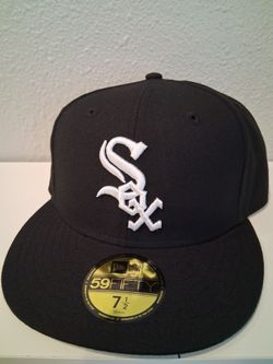 MLB New Era Chicago White Sox 59fifty Black with white logo 7 1/4 $35