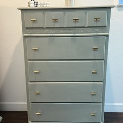 Dresser 