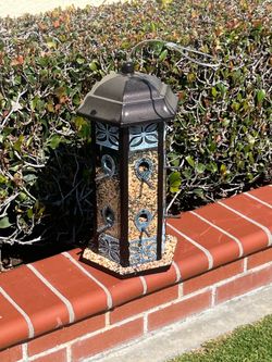 Bird feeder