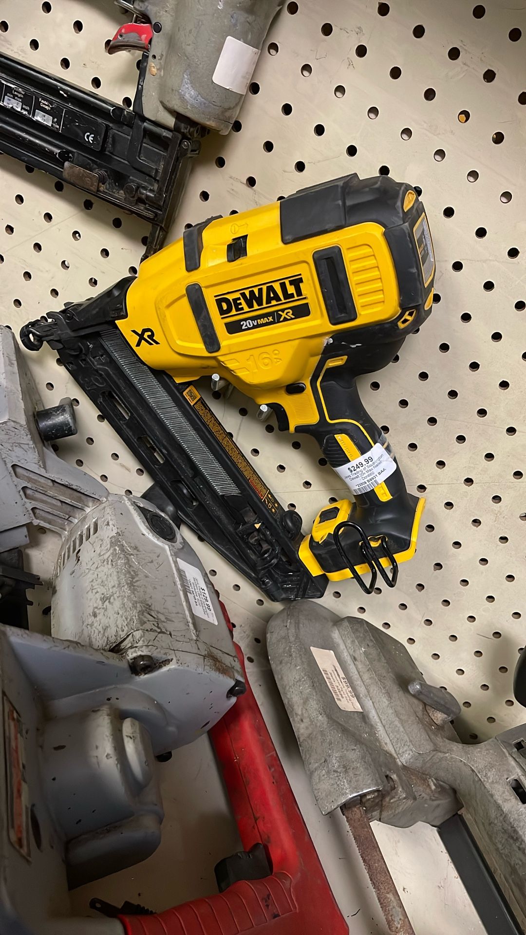 Dewalt 20 V Max Nailer DcN660