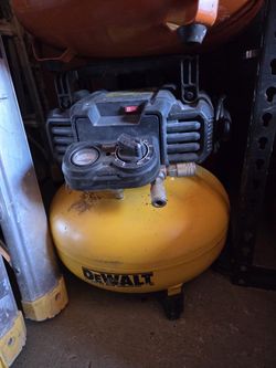 DEWALT DWFP55126 6 Gal. 165 PSI Electric Pancake Air Compressor