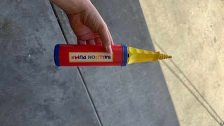 Balloon hand pump