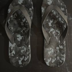 Grey Camo Flip Flops *brand new*