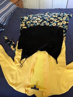 Sunflower Print Skirt Set with Tops the size of the skirt is M & the size of the top is L  & M all of them for $50 Total