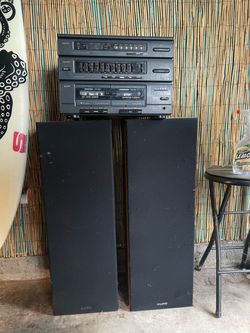 Sanyo speaker towers for stereo