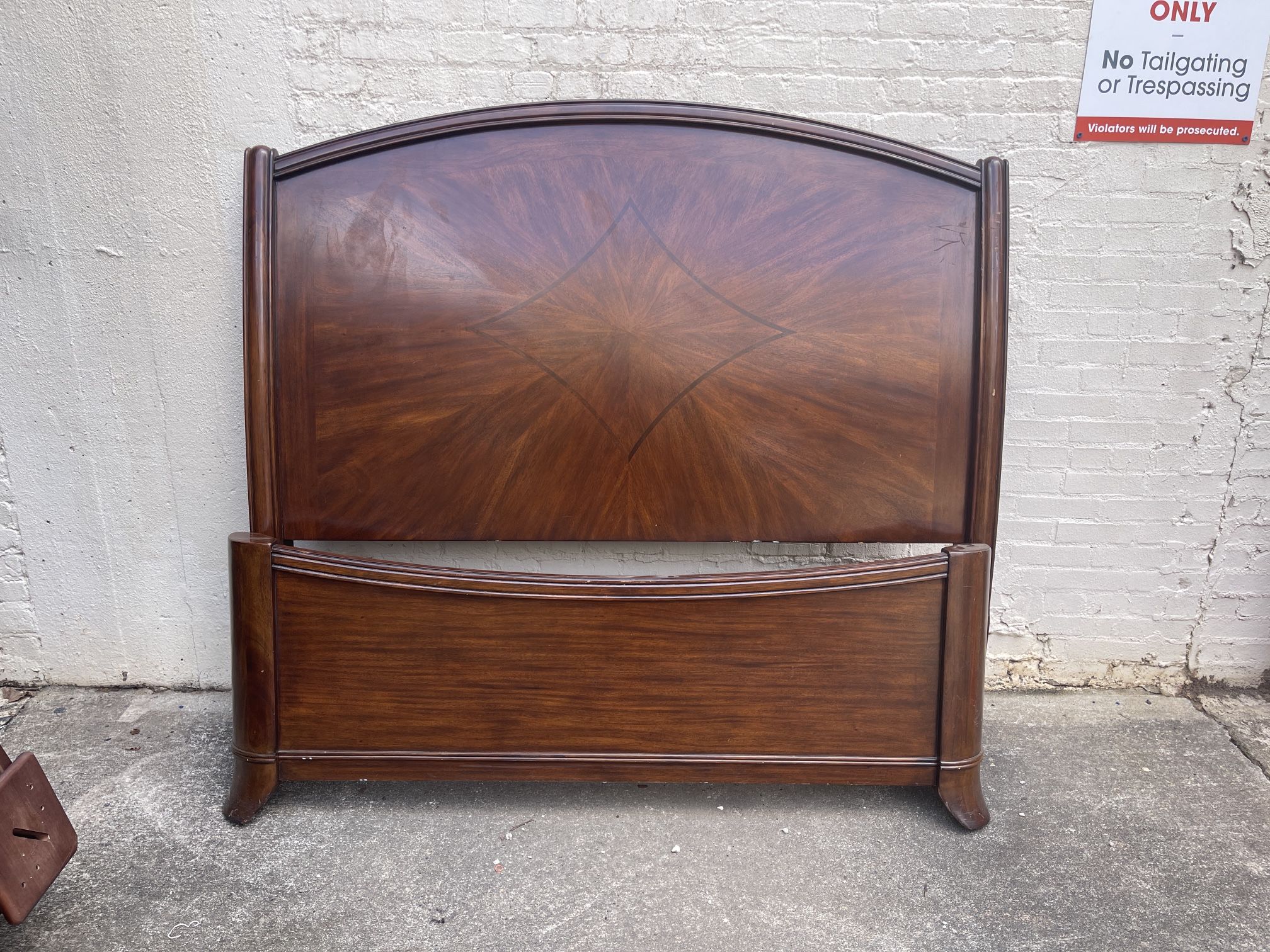 Queen Size Wood Bed Frame – Includes Headboard, Footboard, Rails & Slats – Excellent Condition