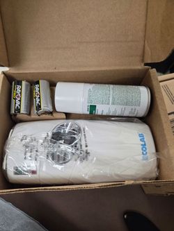 Ecolab aerosol freshening system starter kit