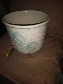 Ceramic pot