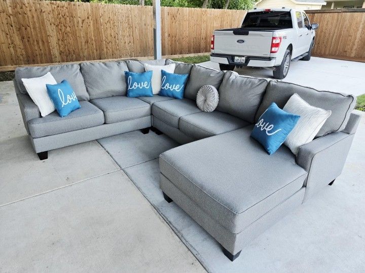 GORGEOUS SECTIONAL SOFA