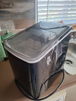Table ice maker