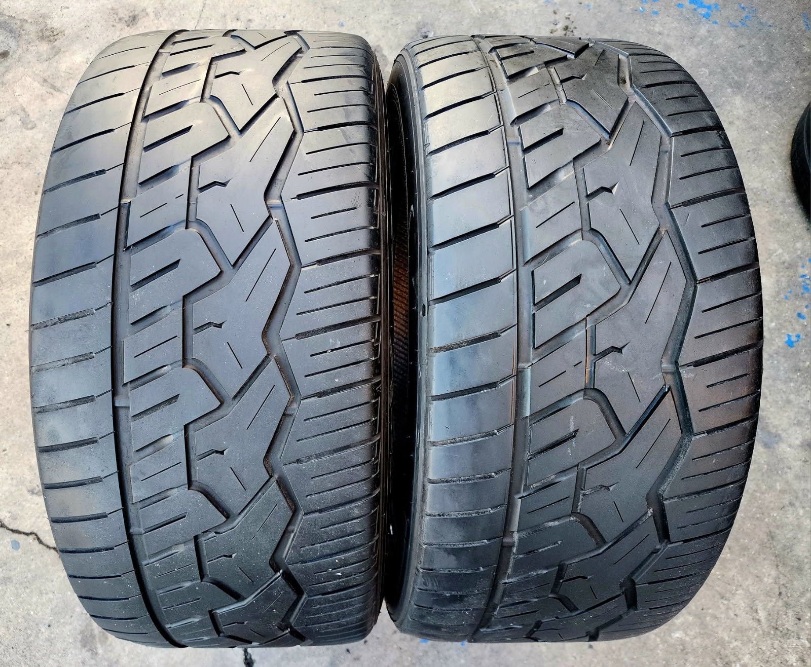 2 USED TIRES NITTO 285/40/20
