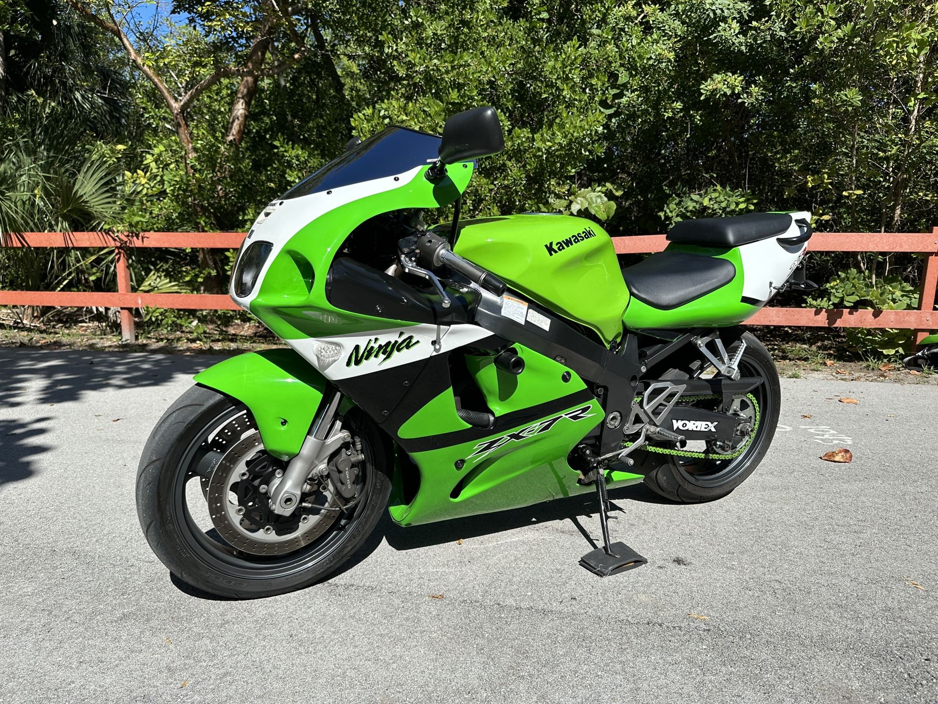 2001 Kawasaki Ninja ZX7R for Sale in Dania Beach, FL - OfferUp