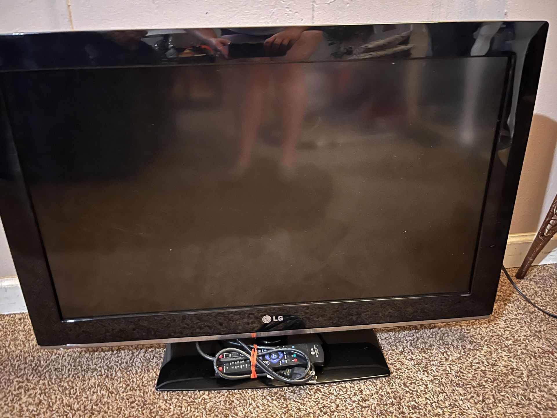 32” TV