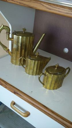 Juego de jarras de bronce