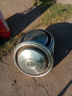 Hub caps off a 1985 ford truck..16 in wheels