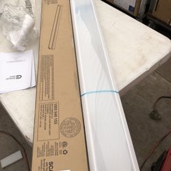 Commercial Electric 1-Pack 48 in. 4000 Lumens Integrated LED White Wraparound Light 4000K Bright White