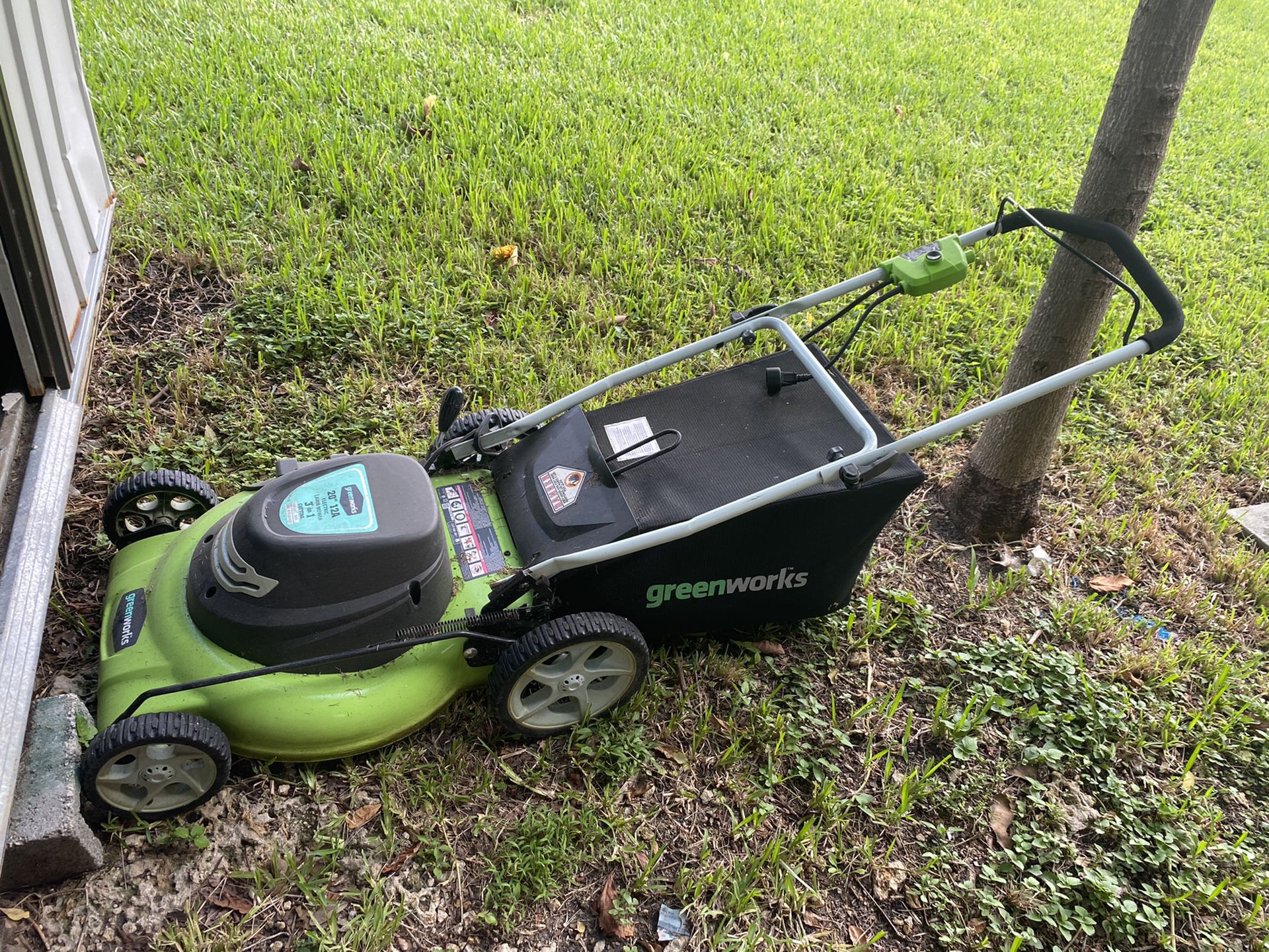 Greenworks electric corded lawn mower